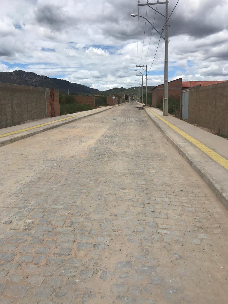 Pavimentação em paralelepípedos em ruas da sede do município  (Rua do HPP)