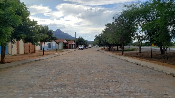 pavimentação em paralelepípedos no  povoado de Pajeú , distrito de Ipuçaba,